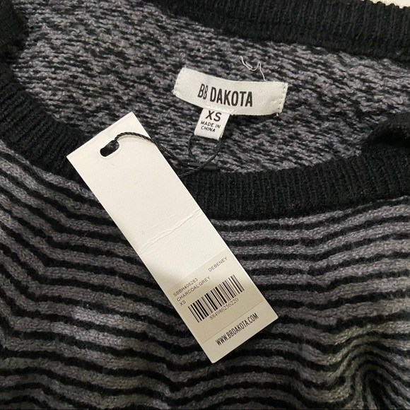 NWT BB Dakota Debeney Cold Shoulder Sweater - Picture 2 of 5